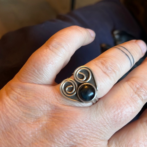 Onyx Abstract Ring sz 7 - Picture 1 of 2